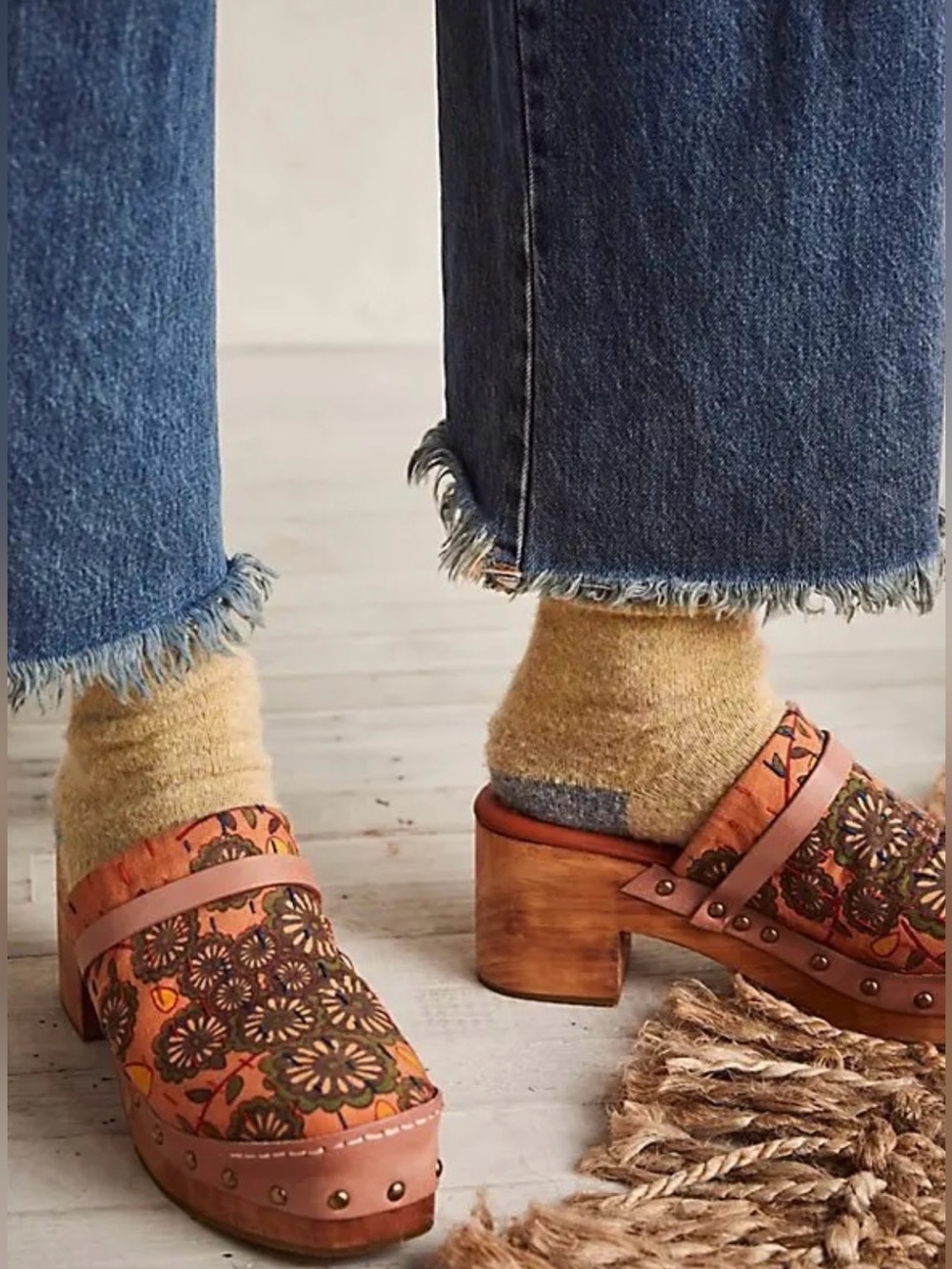 🆕{FreeBird People} Calabasas Kantha Boho Floral Embroidered Leather Clogs